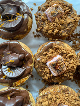 Load image into Gallery viewer, Mixed box of vegan deep  dish cookies