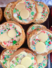 Load image into Gallery viewer, Funfetti Deep Dish Cookie
