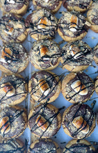 Load image into Gallery viewer, Mixed box of vegan deep  dish cookies