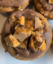Load image into Gallery viewer, Crunchie Deep Dish Cookie