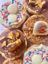 Load image into Gallery viewer, Mixed box of vegan deep  dish cookies