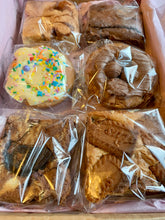 Load image into Gallery viewer, Box of 6 Mixed Treats