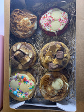 Load image into Gallery viewer, Deep dish cookie box of 6