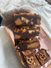 Load image into Gallery viewer, Reese&#39;s Peanut Butter Brownie
